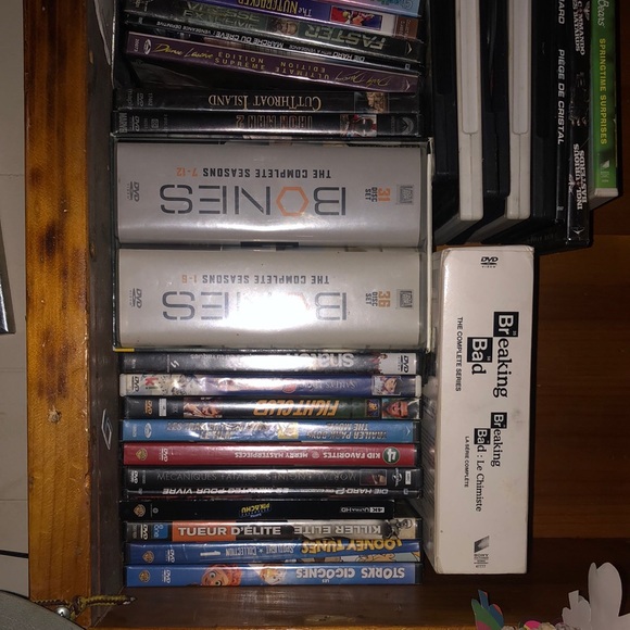 Selling dvds - Picture 1 of 2